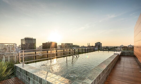 Apartemen Basic | Kolam renang