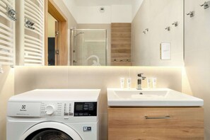 Shower, hair dryer, towels, shampoo