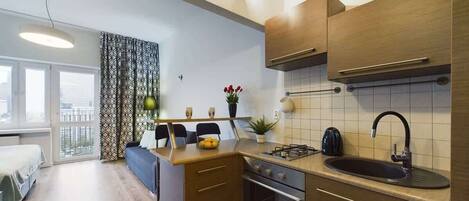 Fridge, microwave, oven, stovetop