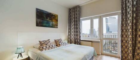 Iron/ironing board, travel cot, WiFi, bed sheets