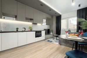 Kylskåp, ugn, spishäll och diskmaskin