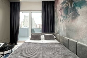 Iron/ironing board, travel cot, WiFi, bed sheets