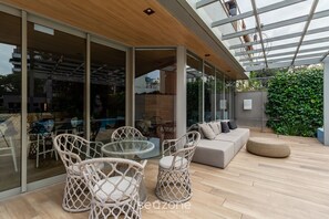 Basic Apartment | Outdoor dining