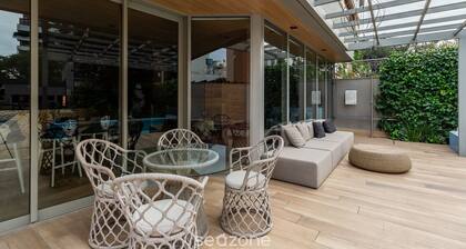 Luxury and Sophisticated Studio Apartment with Garage LBO203