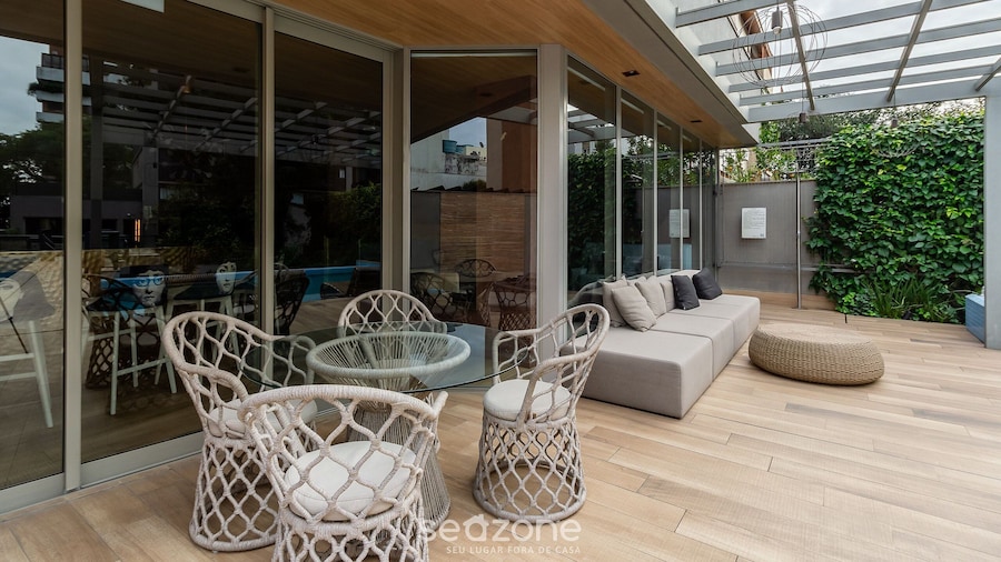 Luxury and Sophisticated Studio Apartment with Garage LBO203