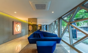 Basic Apartment | Lobby