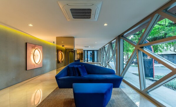 Basic Apartment | Lobby