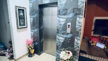 Pillowtop-Betten, individuell eingerichtet, Schreibtisch