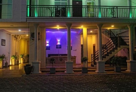 Reception. Kings Gate Airport transit Hotel