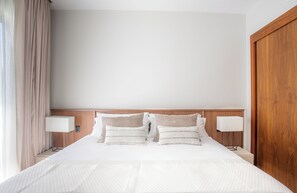 3 bedrooms, in-room safe, iron/ironing board, free WiFi