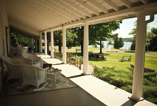 Fountain Point - Hotel Room 3