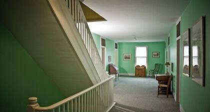Fountain Point - Hotel Room 3