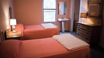 2 chambres, fer et planche Ă repasser, draps fournis