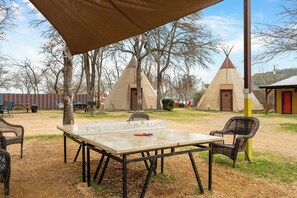 Outdoor dining - Unique Tipi, A/C, River Access (New Braunfels)