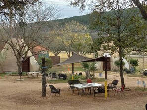 Outdoor dining - Unique Tipi, A/C, River Access (New Braunfels)