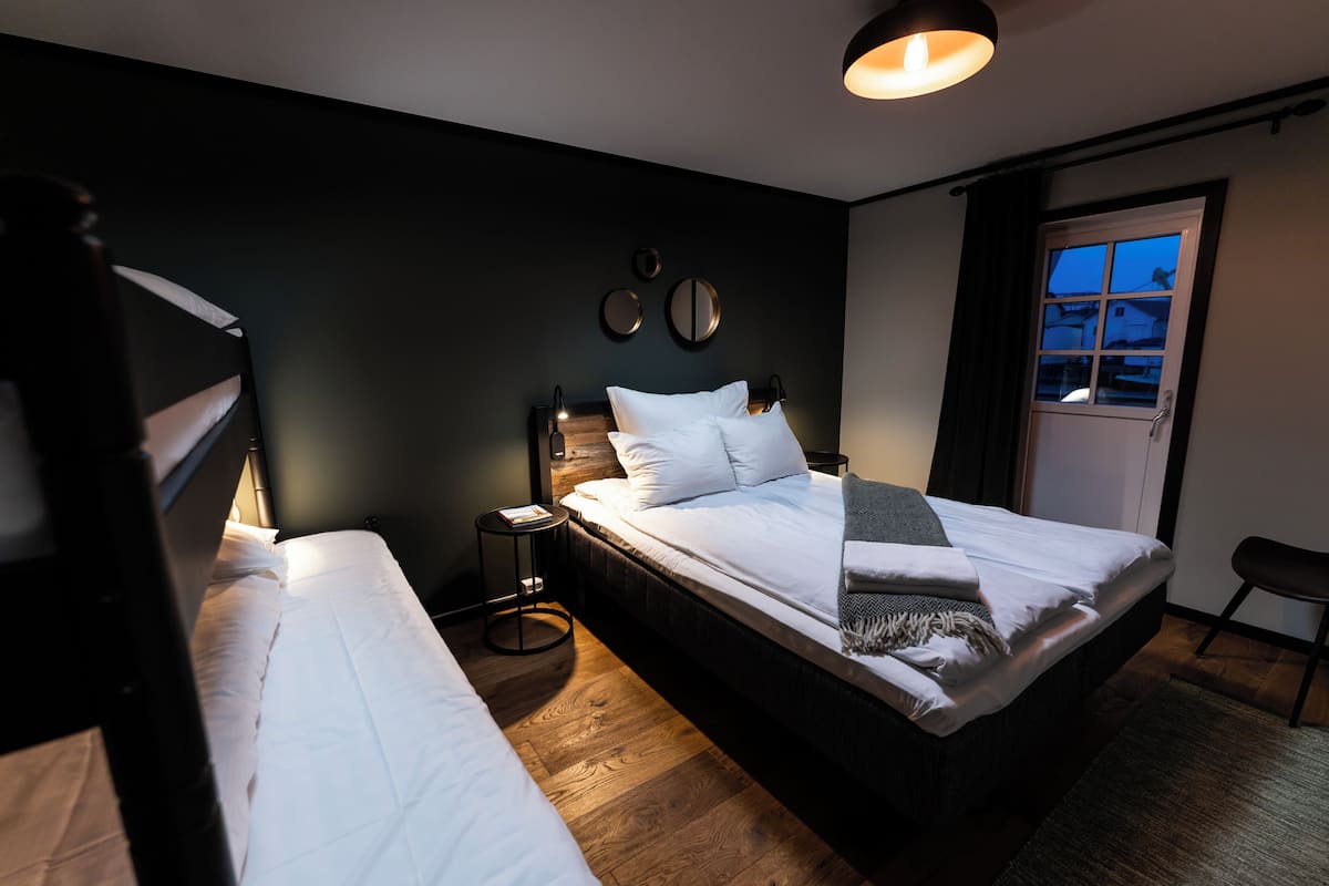 Comfort-Apartment | Schreibtisch, laptopgeeigneter Arbeitsplatz, kostenloses WLAN