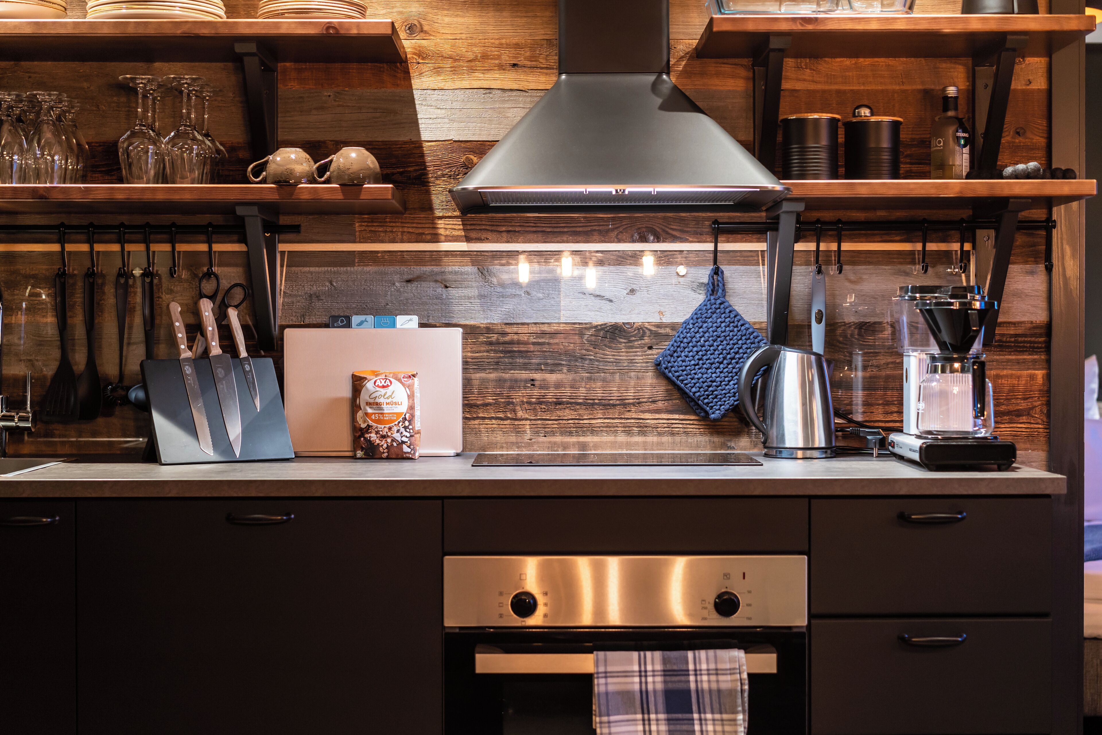 Apartment Vågakallen | Private kitchen | Full-size fridge, toaster, cleaning supplies