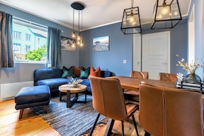 Apartment Varden | Area keluarga | TV layar datar dan lantai berpemanas