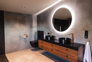 Festvaagtind | Bathroom | Shower, hair dryer, towels, soap - Tobiasbrygga (Vagan)