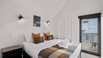 2 bedrooms, iron/ironing board, travel cot, WiFi