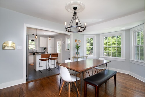 The Knoxville Nest: Cozy 3BR Retreat w/ Fireplace