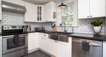 The Knoxville Nest: Cozy 3BR Retreat w/ Fireplace