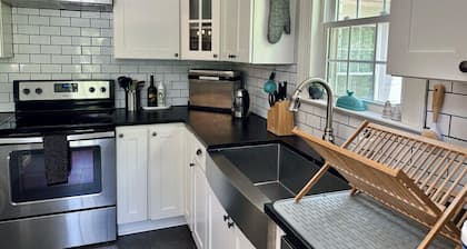 The Knoxville Nest: Cozy 3BR Retreat w/ Fireplace