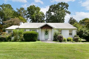 Exterior - The Knoxville Nest: Cozy 3BR Retreat w/ Fireplace (Knoxville)