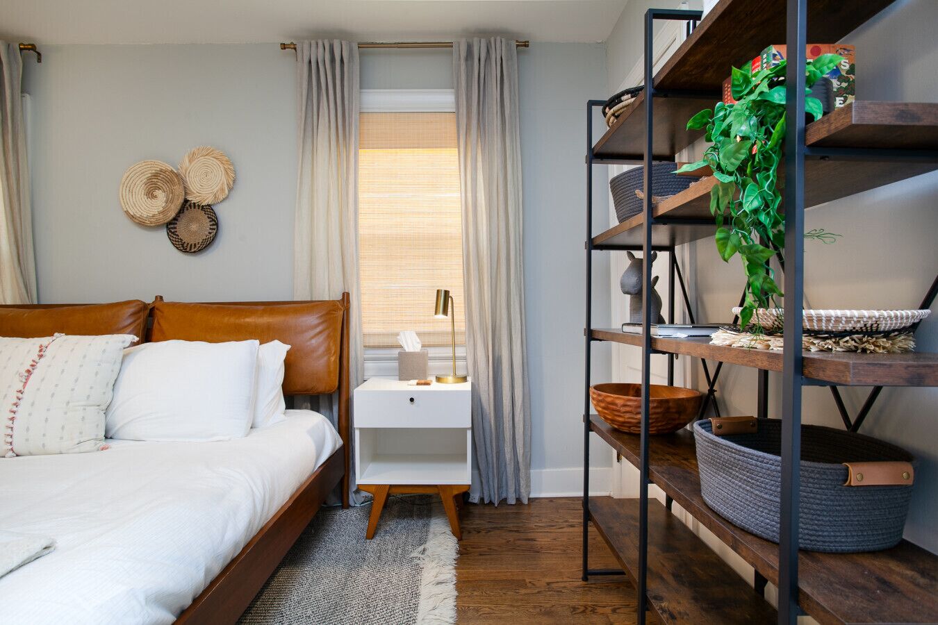 3 habitaciones, escritorio, tabla de planchar con plancha y wifi 