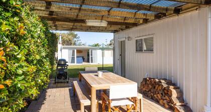 The Cabana - Pet Friendly with Fireplace - 2 Mins to Beach