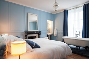 4 bedrooms, iron/ironing board, Internet, bed sheets