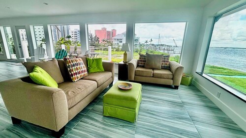 Orange Bay Retreat - Amazing View