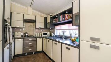 Dishwasher, cookware/dishes/utensils