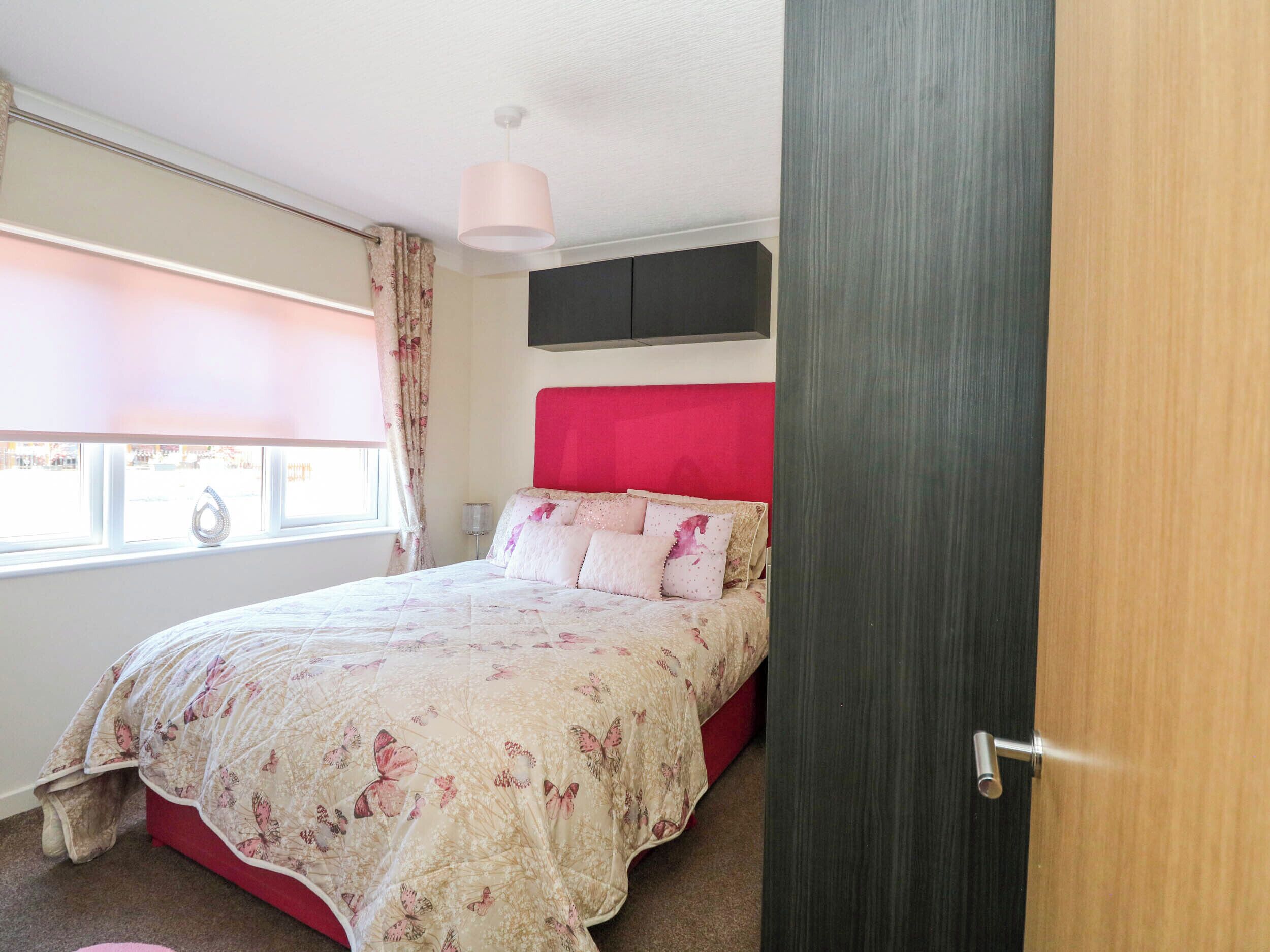 2 bedrooms, individually decorated, individually furnished, free WiFi