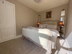 3 bedrooms, individually decorated, individually furnished, free WiFi - Ivy House (Conwy)