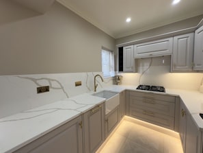 Dishwasher, cookware/dishes/utensils