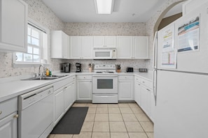 Fridge, microwave, stovetop, dishwasher