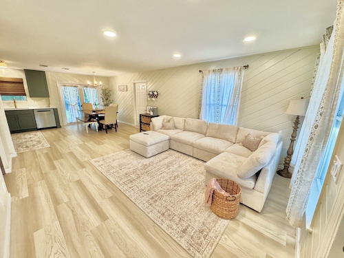 The Cozy Coaststead in Quiet Equestrian Neighborhood in Jupiter Close to Beach