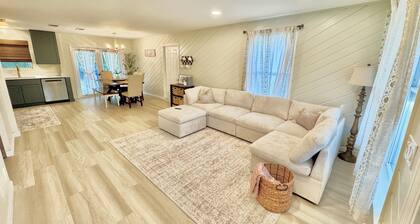 The Cozy Coaststead in Quiet Equestrian Neighborhood in Jupiter Close to Beach