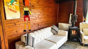 Comfort Villa, Garden View | Living area | LCD TV, fireplace