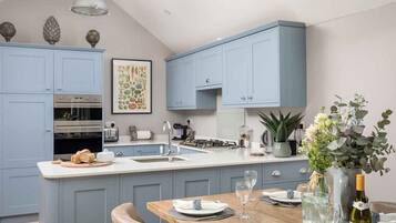 Dishwasher, cookware/dishes/utensils