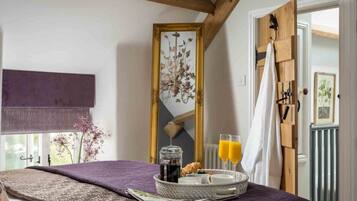 3 bedrooms, individually decorated, individually furnished, free WiFi