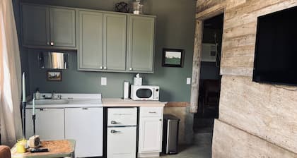 Charming Bunkhouse with AC on working farm in Shelby