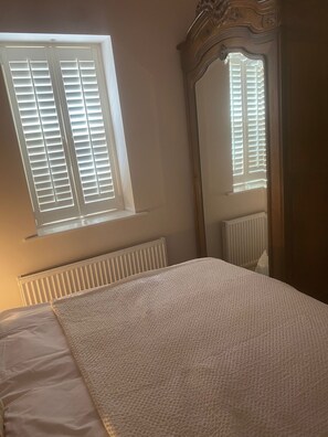 1 bedroom, bed sheets