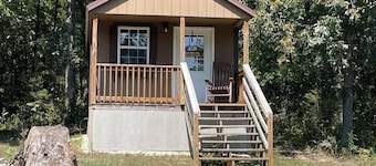 Cozy Cabin in the woods near charming Hermann