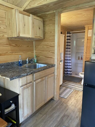 Cozy Cabin in the woods near charming Hermann