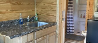 Cozy Cabin in the woods near charming Hermann