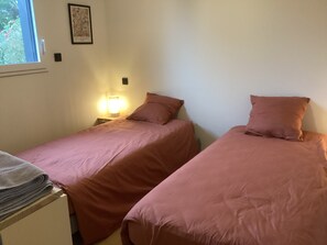 3 bedrooms, iron/ironing board, WiFi, bed sheets - Nice wooden house near the sea (Fouesnant)