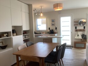 Dining - Nice wooden house near the sea (Fouesnant)