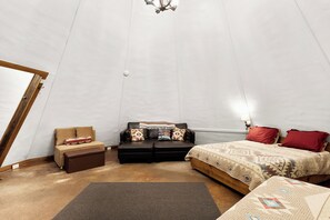 1 bedroom, bed sheets